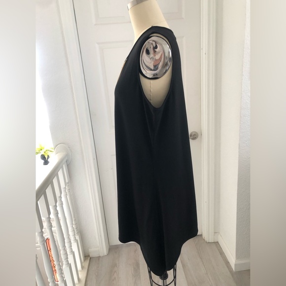 Black sleeveless fringe top. - Picture 8 of 11